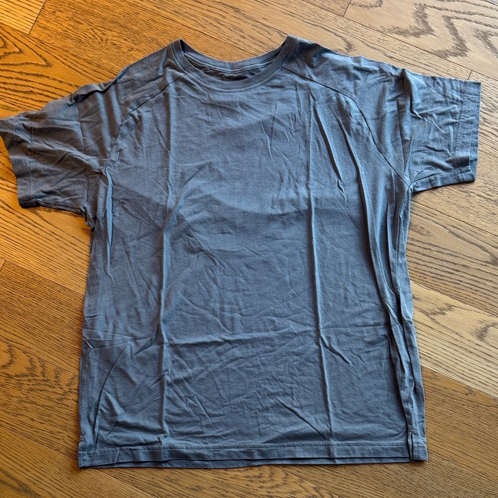 ALO Yoga Charcoal Short Sleeve Tee